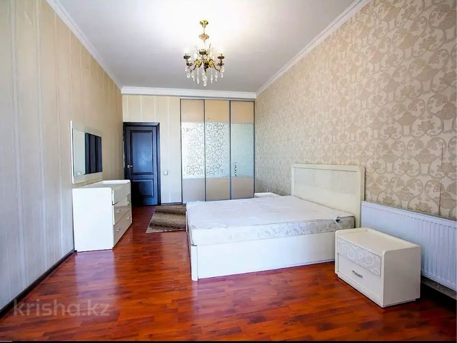 Кровать двухспальняя с матрасом