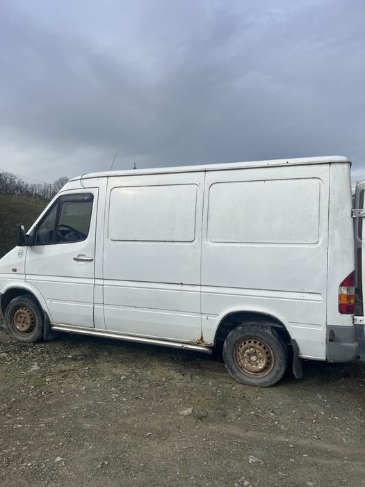 Autouilitara Sprinter 208 D