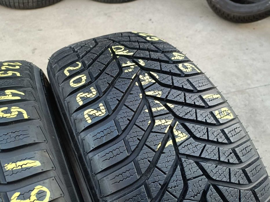 Doua anvelope iarna 225 45 19 Yokohama BluEarth Winter 7,8 mm 2022