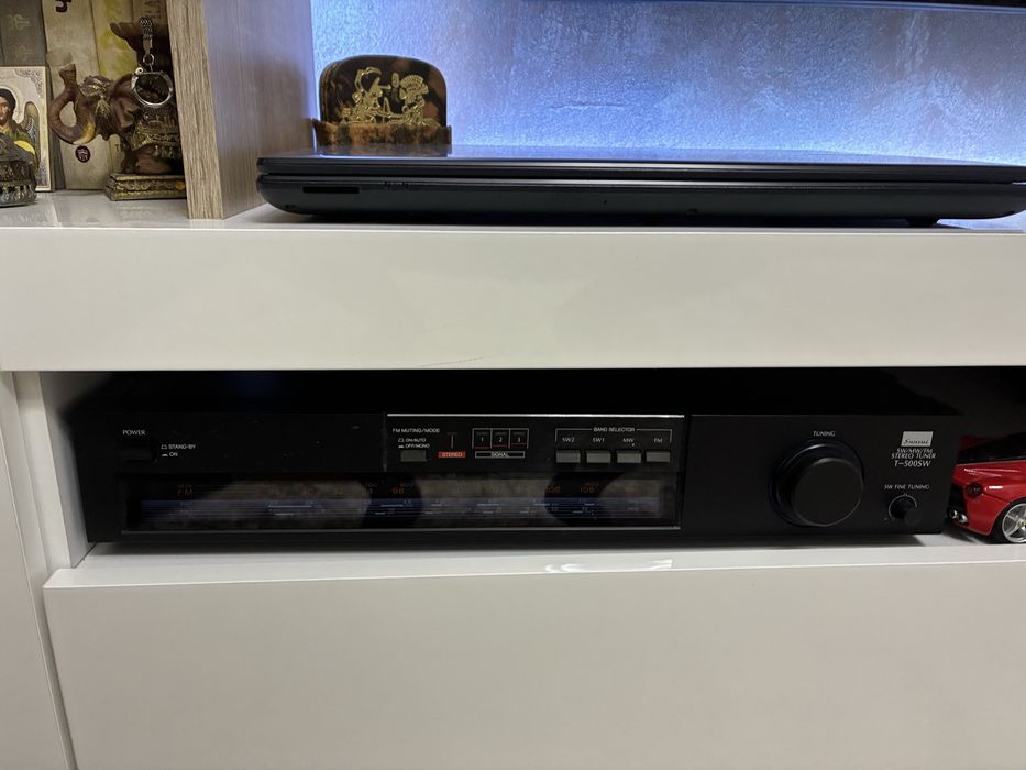 Sansui тунер в много добро състояние !