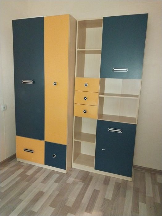 Шкаф, гарнитур в отличном состоянии, срочно продаю