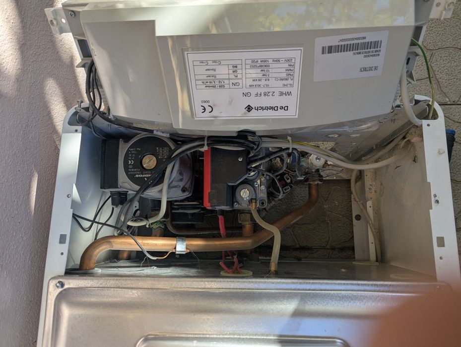 Centrala termica pe gaz și calorifere cu elmentii din aluminiu