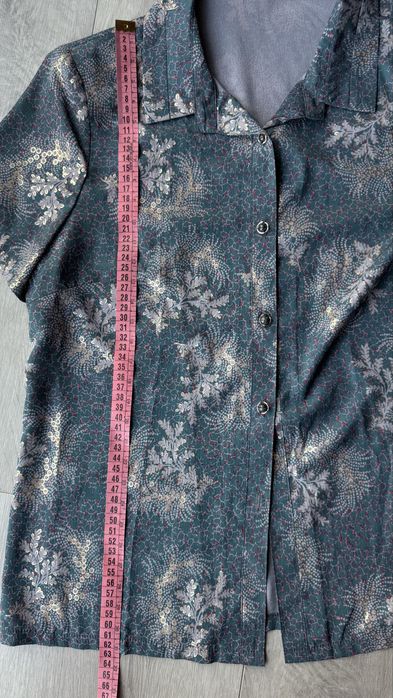 Новая блузка в M/L размере.