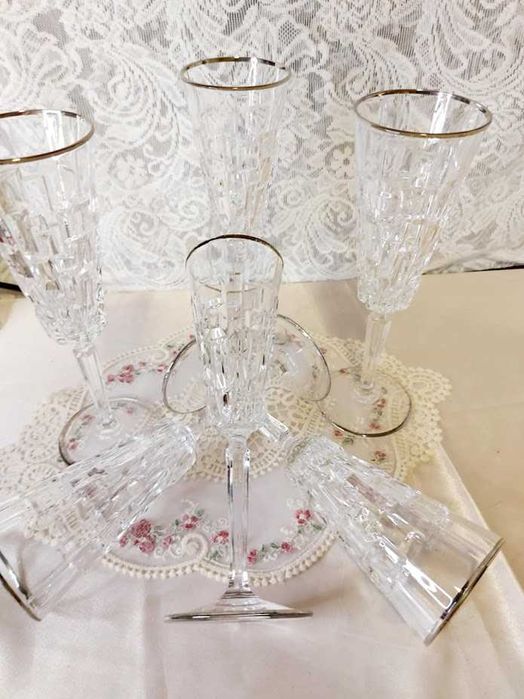 Красиви кристални, италиански флейти за шампанско