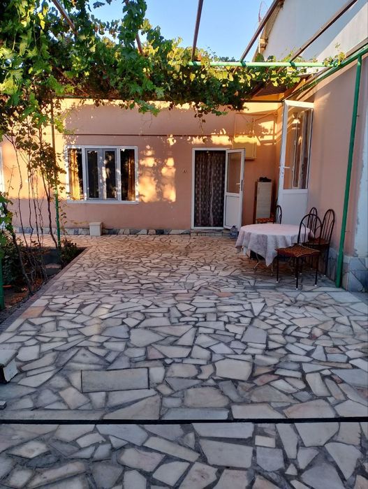 Эски шахарда обл гаи ёнида ховли сотилади ёки квартига алмашинилади