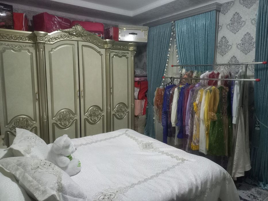 Zangiotada 6 xonali 4 sotxli uy sotiladi