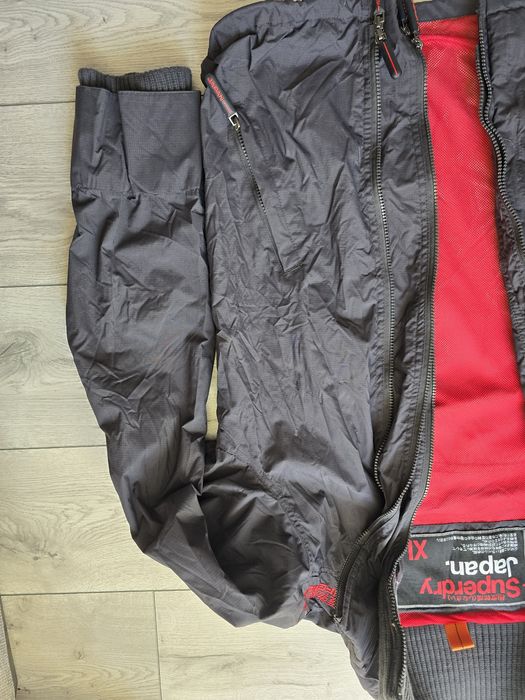Vând geaca SuperDry