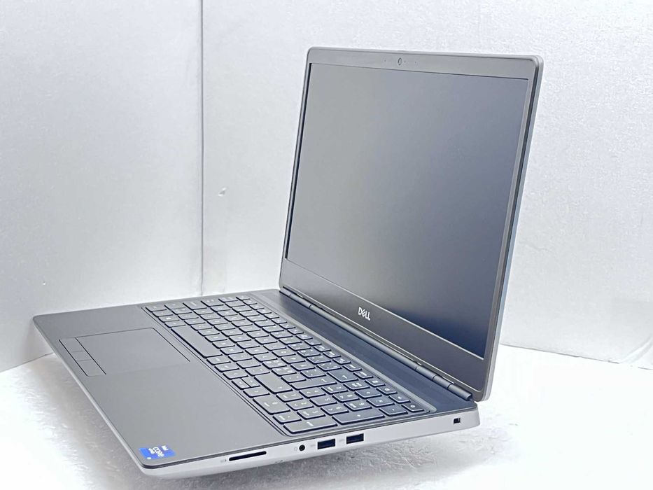 Реновиран лаптоп Dell Precision 7560 i9-11950H 32GB 1TB RTX A3000 6GB