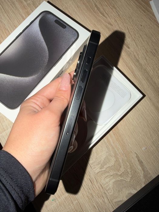 Vând IPhone 15 pro, impecabil.