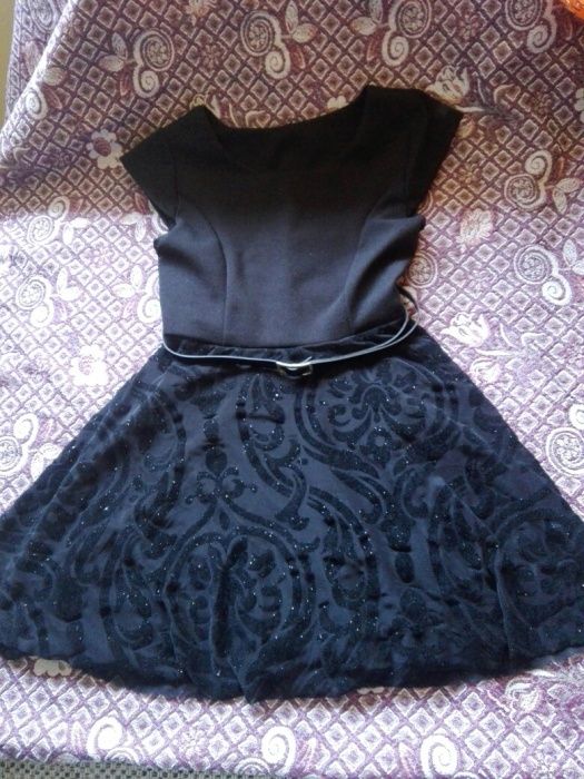 Rochită fetițe varsta 7 ani ,purtata o data, de culoare neagra