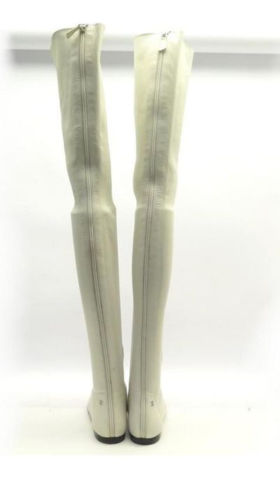 Chanel ботушите са много тесни и цената е минимална поради тази припин