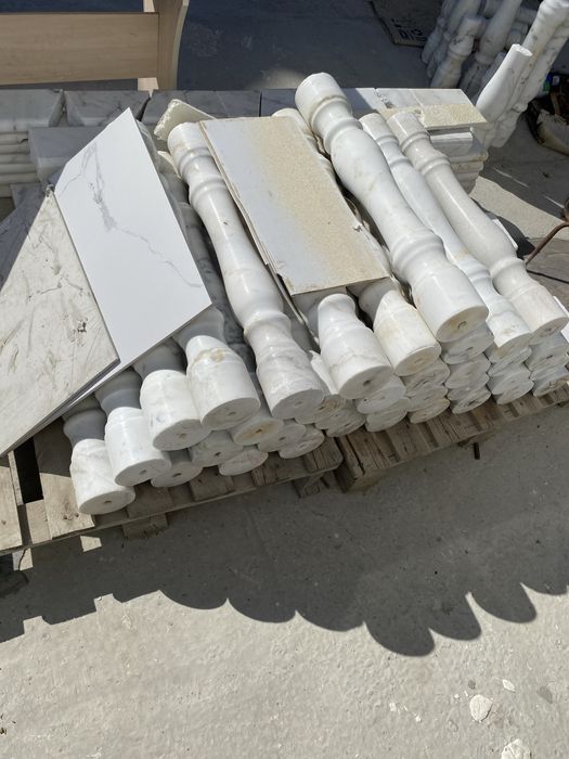 Продам столб и балясины из мрамора белого. Натуральные белые