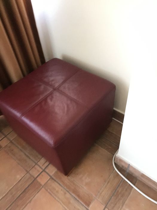 Vand urgent 2 bucati tabureti cuburi piele artificiala