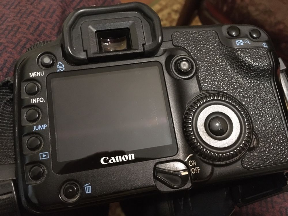 Цифровой зеркальный фотоаппарат Canon EOS 30D Kit 18-55