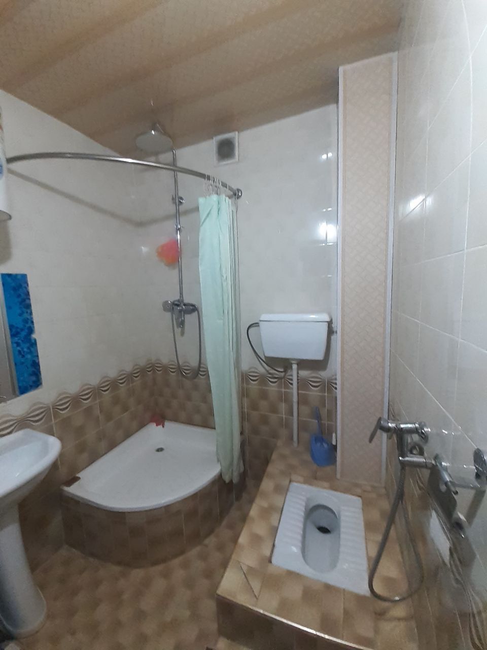 3nonali uy ijaraga beriladi. Joydam FarPI va Soliq kolleji yonida