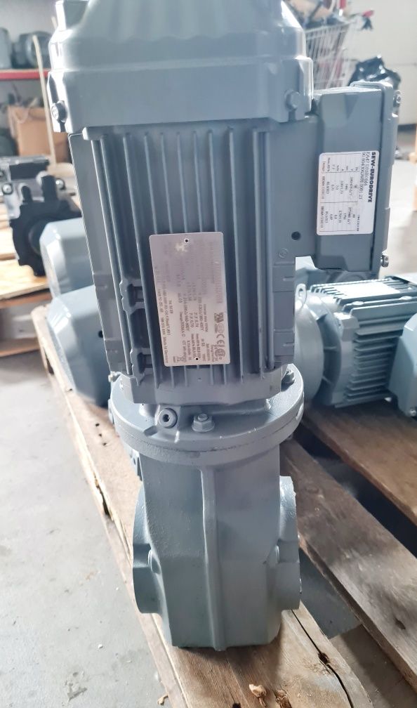 Motor Reductor Cuplu 450/370 Nm. 0.75Kw, Nou ! 31 Kg