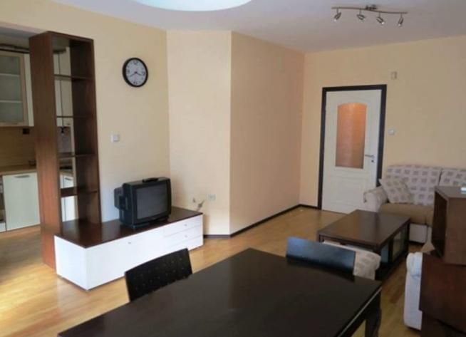 Дава се под наем Тристаен апартамент в Пловдив, Център - 90 кв.м за 500 € - Снимка #1