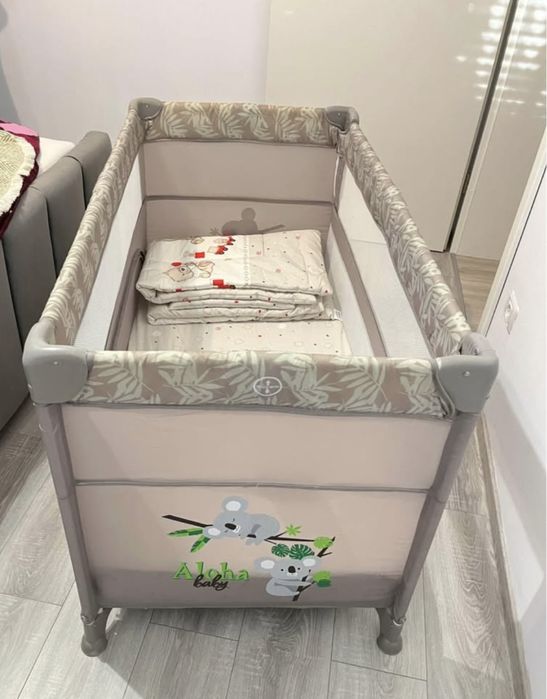 Vand patut bebe cu saltea inclus,foarte putin folosit