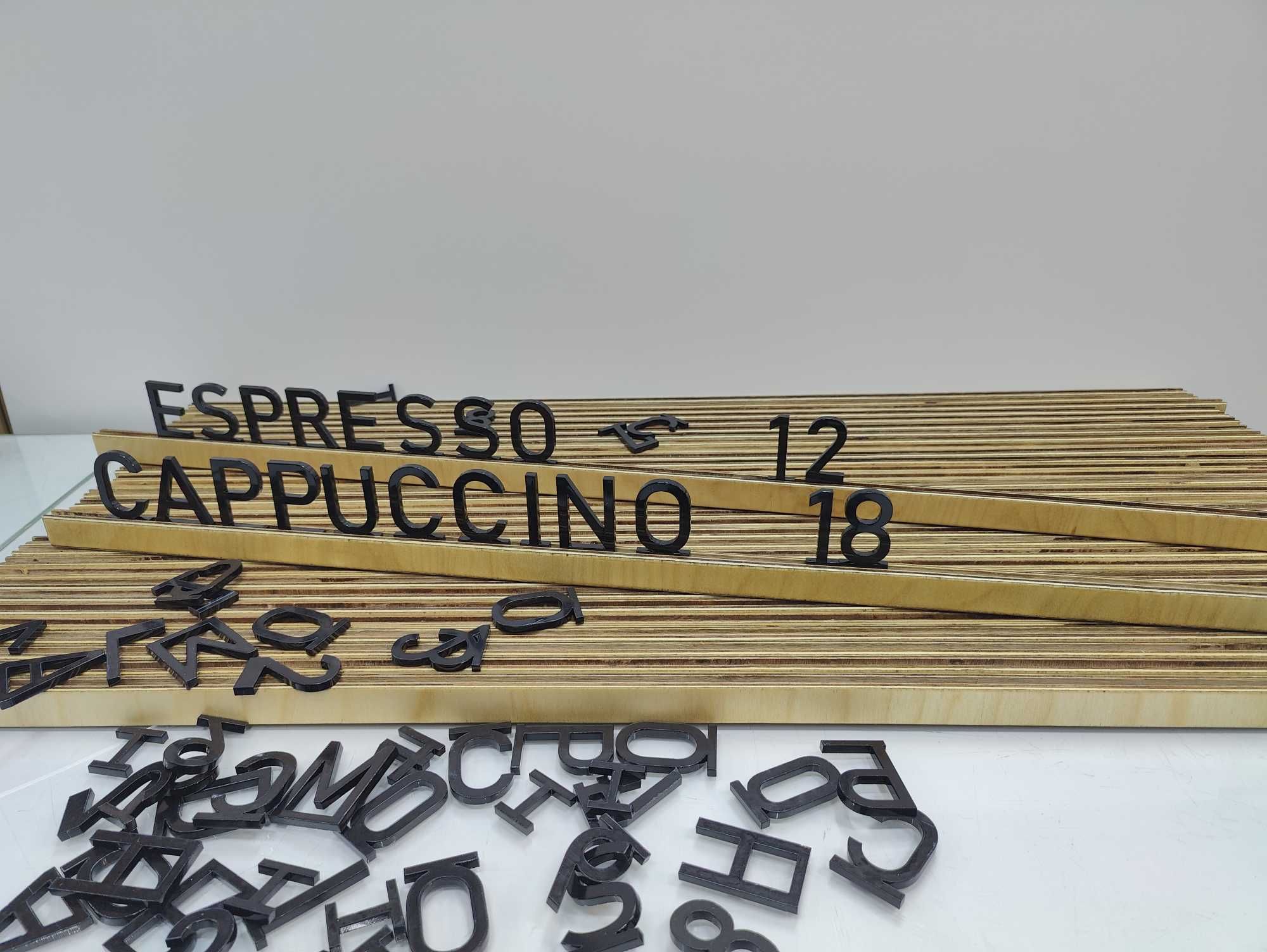 Litere meniu bar la comanda