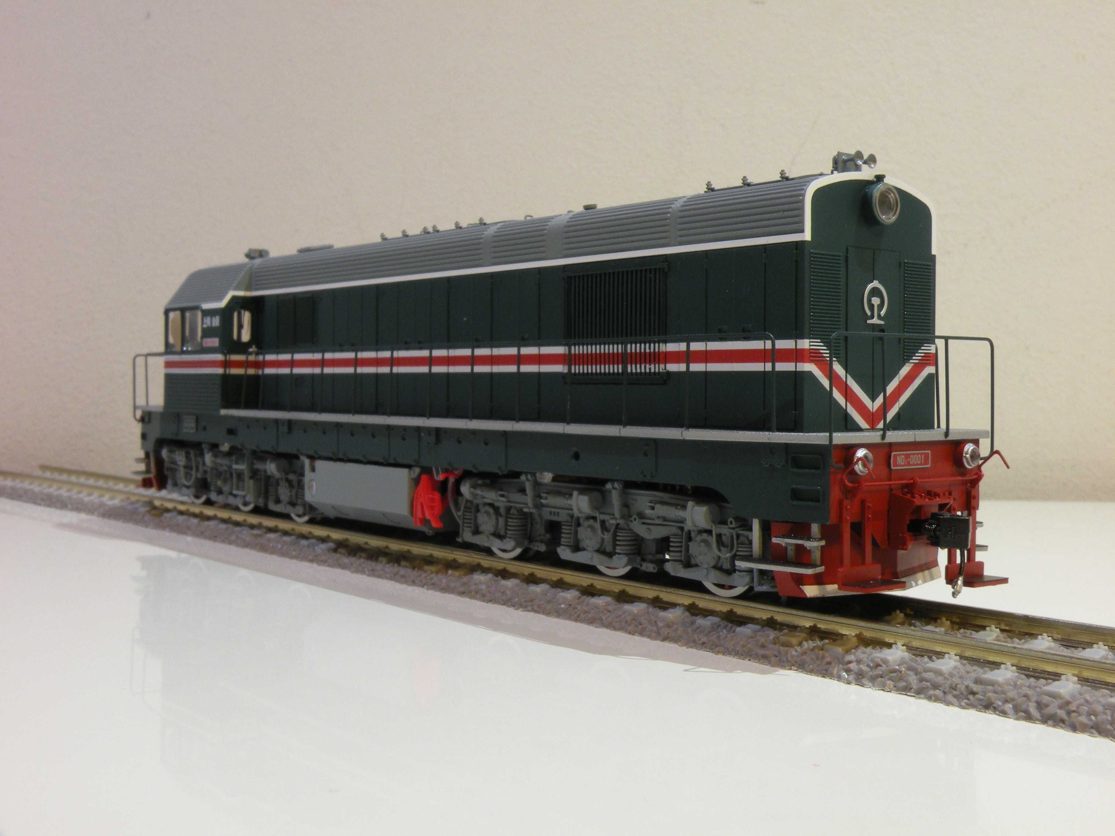 Changming Locomotiva diesel ND3 0001 China Rail ep. IV-V sunet+fum, H0