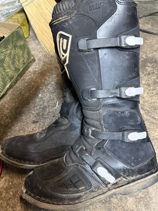 Продавам кросови ботуши RXA 47. Номер