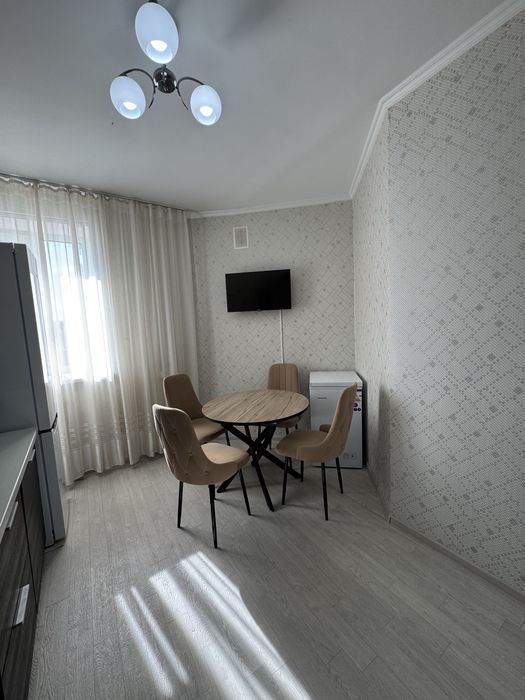 Продается стол со стульями