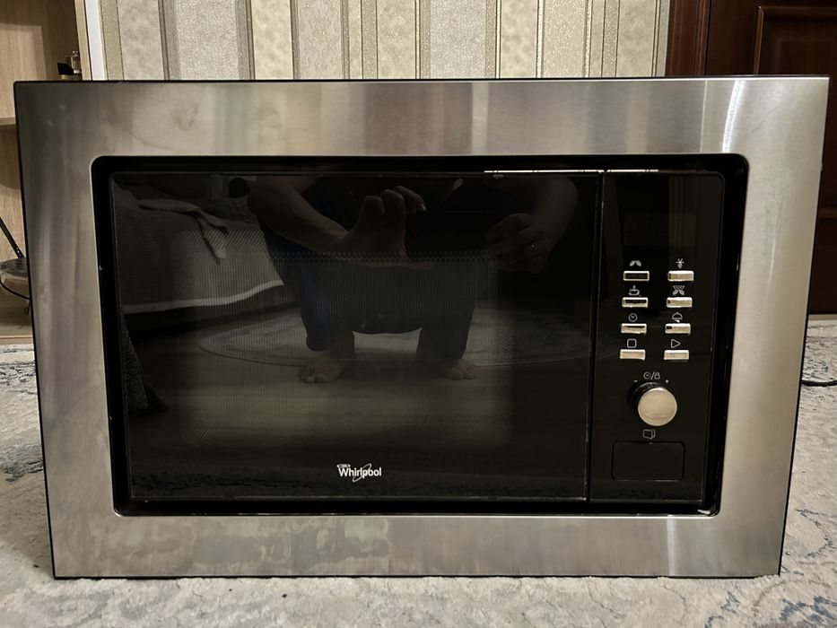 Продам микроволновку Whirlpool на запчасти.