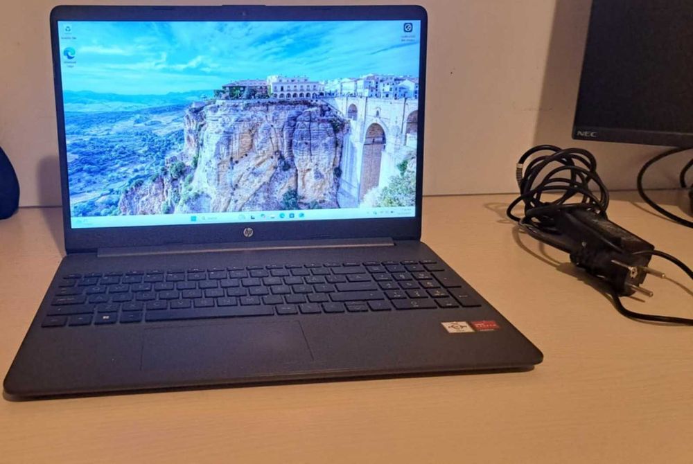 Laptop HP-AMD Athlon-Gold 3150U, 15.6" Full HD, 8GB ram, SSD 256GB