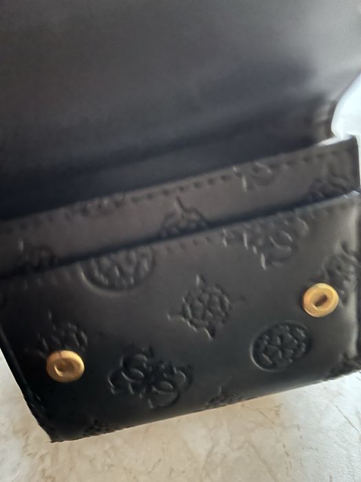 Дамско портмоне Guess...