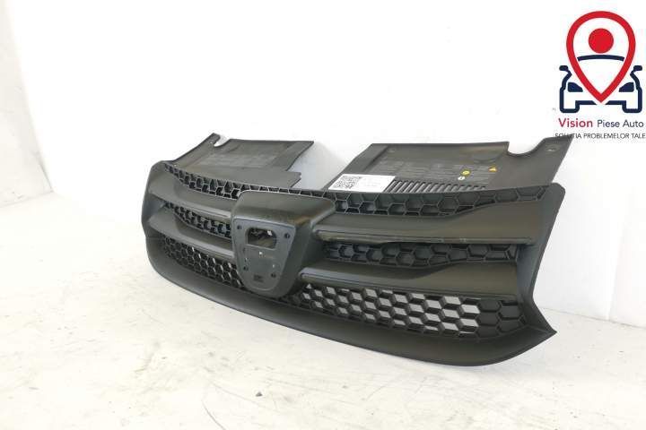 Grila Centrala Radiator Originala In Stare Buna Dacia  Logan  2 [2013
