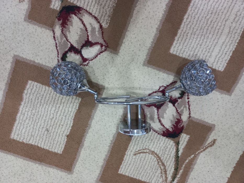 Продам люстру двухрожковую