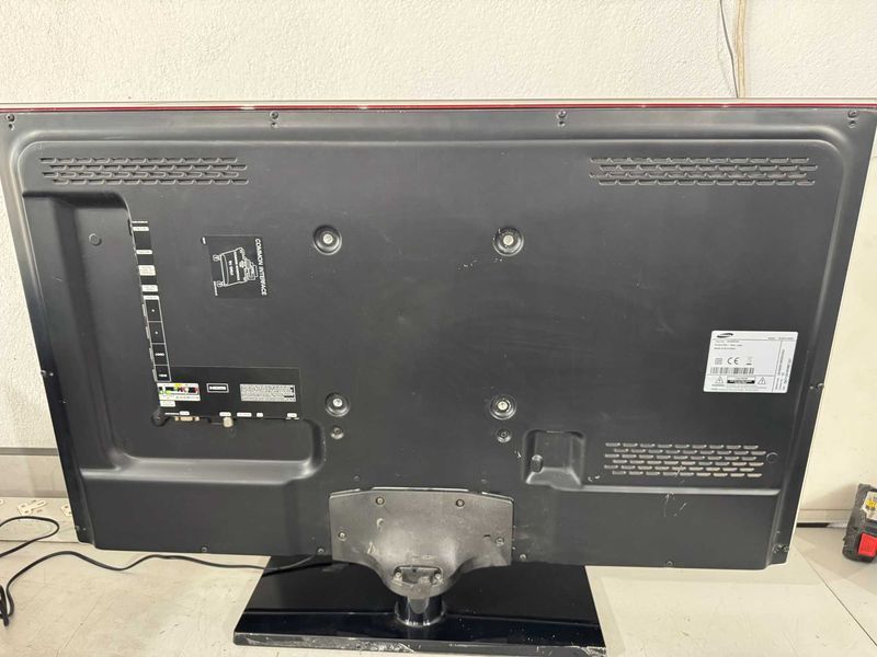 Телевизор - Samsumg  40 inch smart