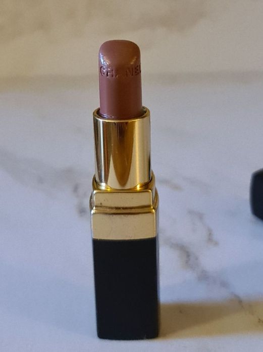 Червило на Chanel. Rouge Coco. Цвят Adriene-402