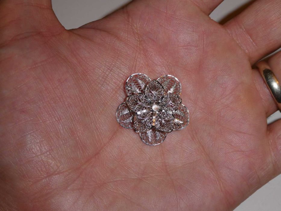 BROSA AUR alb 14K - In Filigran - De firma : Attique - 4.4g - Vintage!
