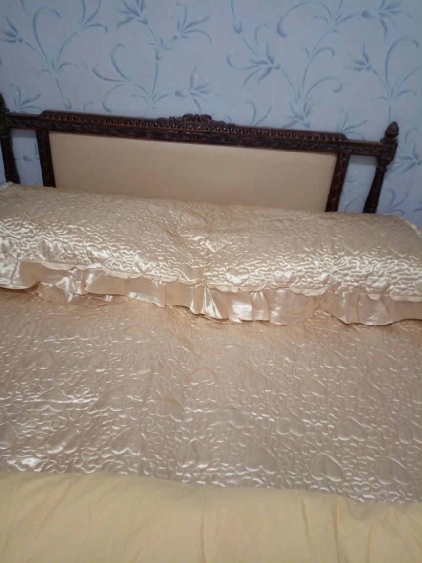 Продам покрывало со шторами