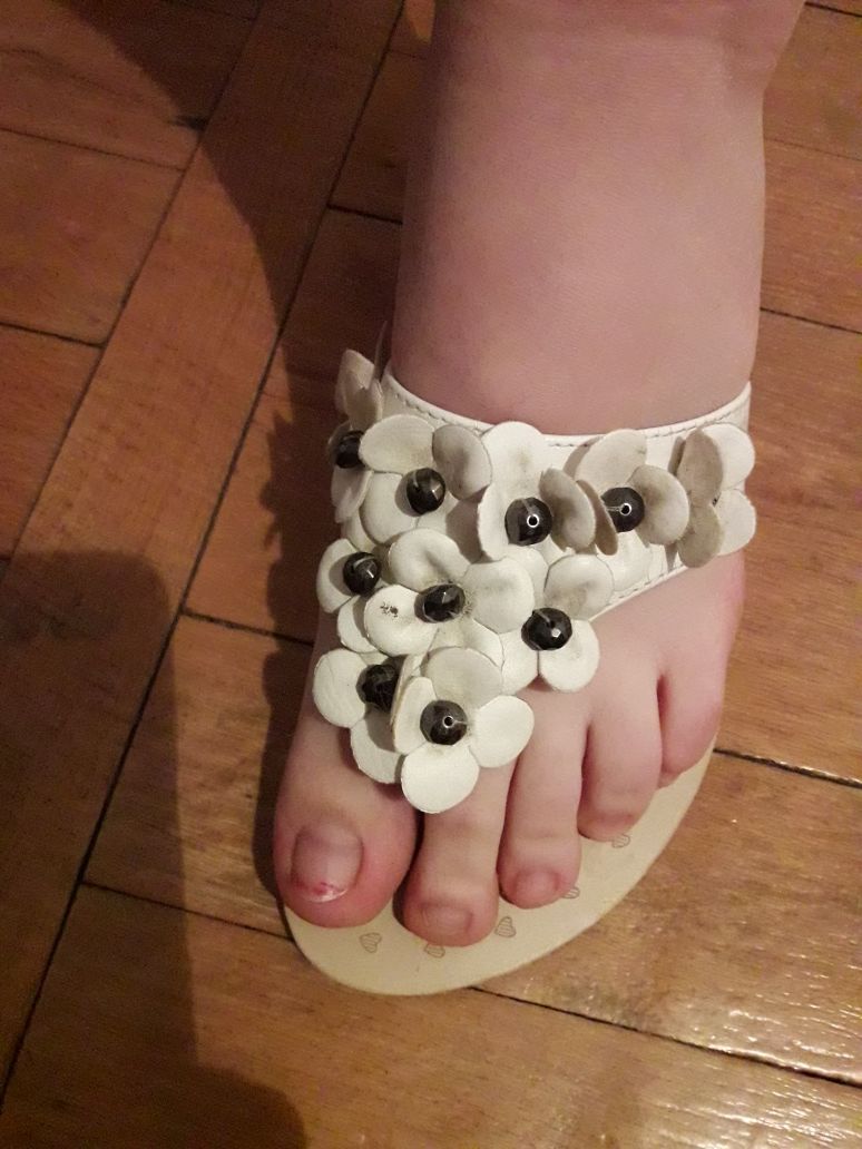 Sandale fete albe