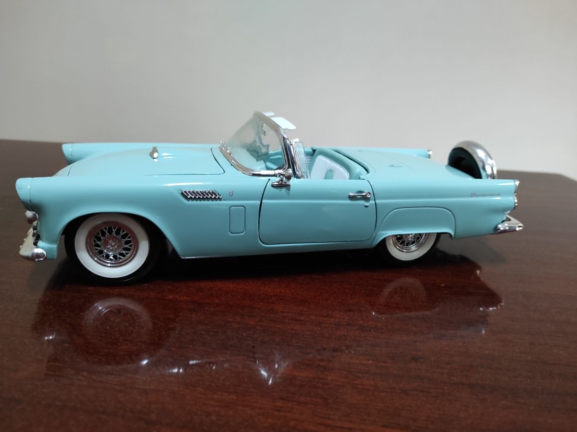 Machetă 1955 Ford Thunderbird, by Revell.