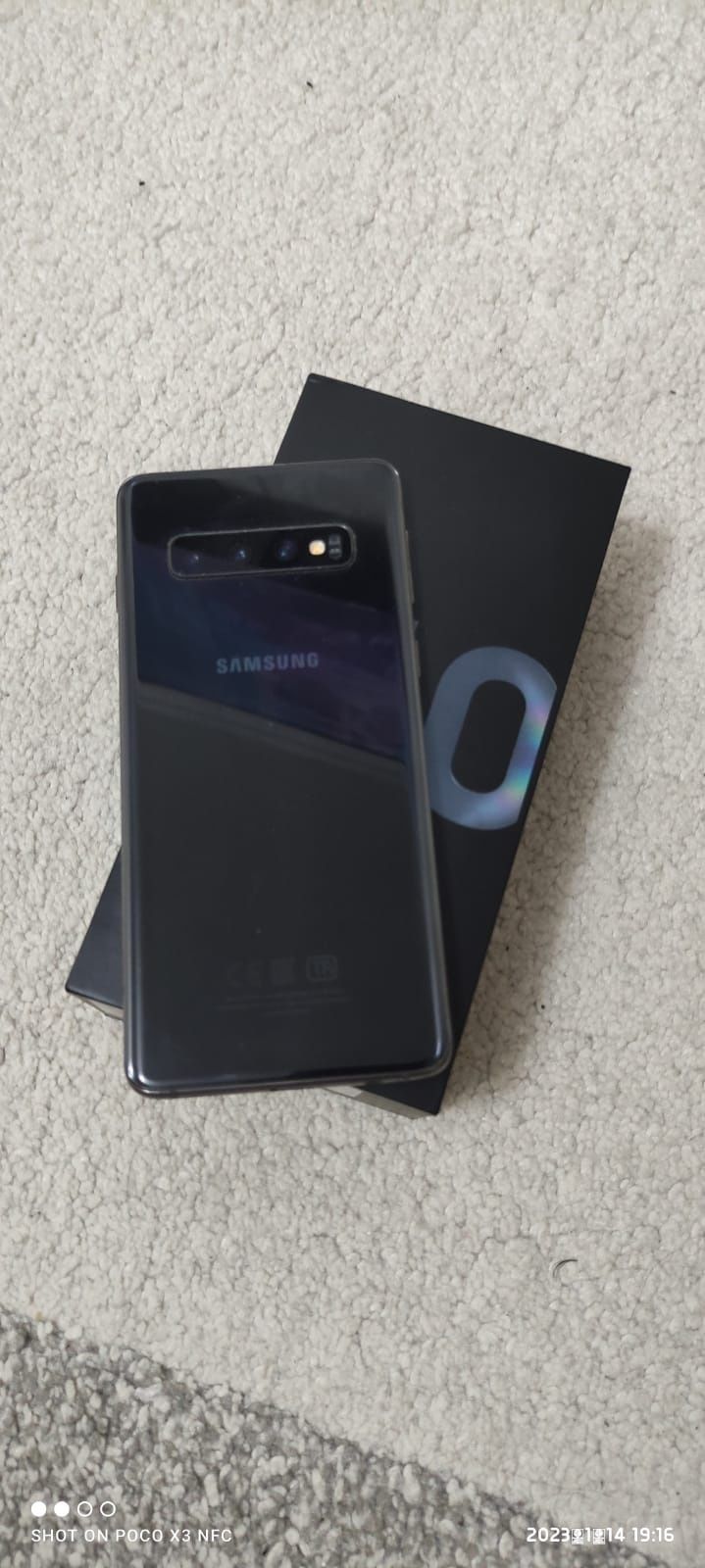 Продам сотовый телефон Samsung S10