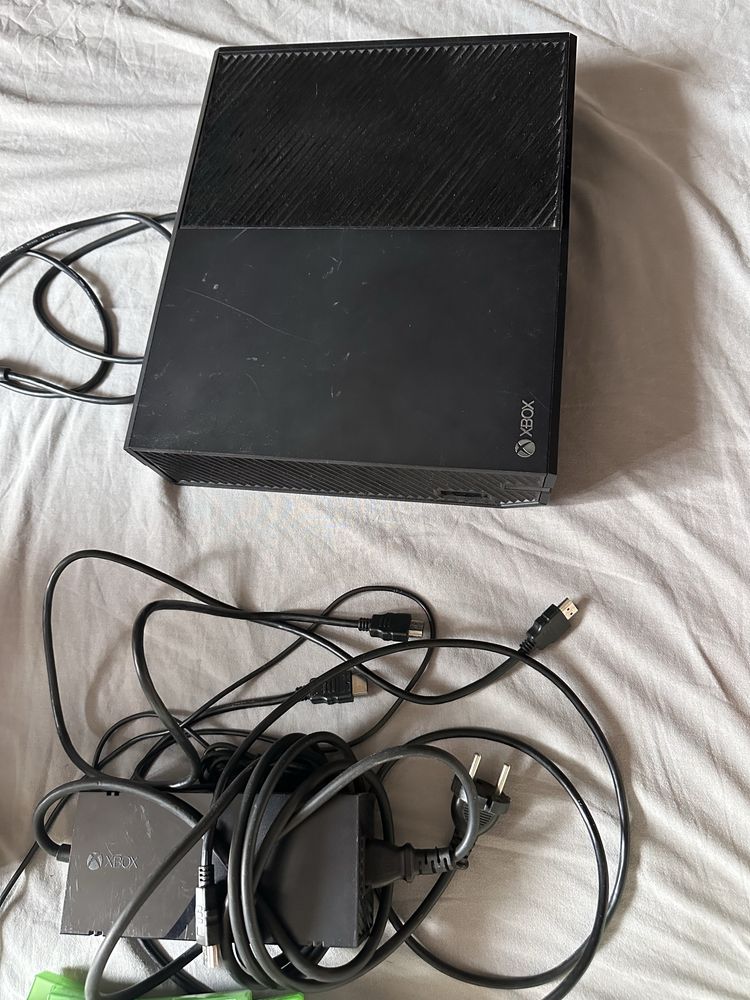 Xbox one 1tb в добро състояние