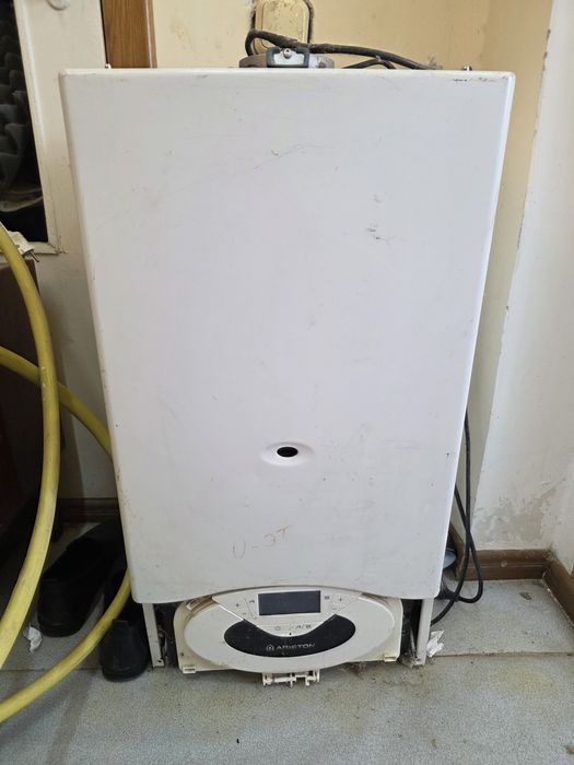 Котел настенный с водонагревателям