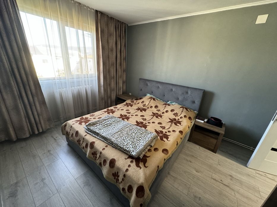 Vand apartament cu 3 camere in Zalau