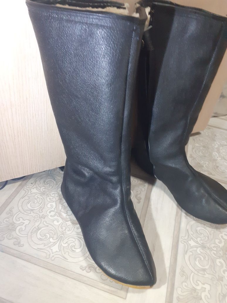 Продам сапоги масi  размер 43тёплые