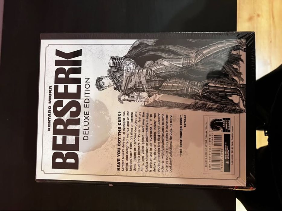 BERSERK комикс с фолио чисто нов