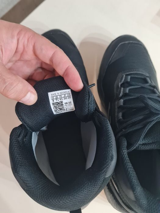 Adidas TRAXION 41 1/2