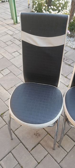 Vând masa sticla si 6 scaune bucătărie