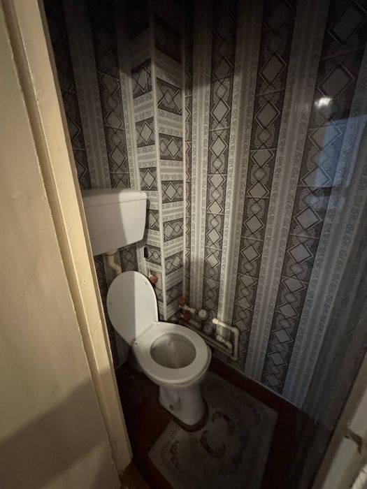 2 xona 6 metr balkonli kvartira sotiladi