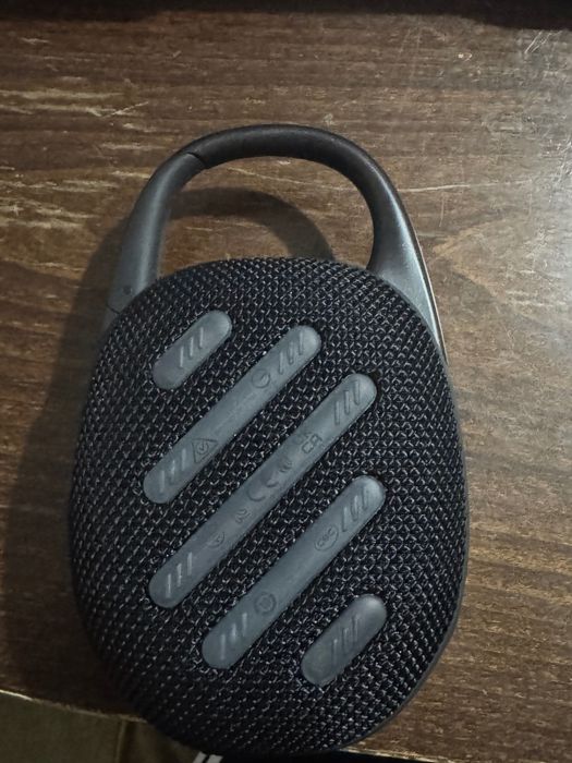 JBL Clip 5 Ultra-Portable Bluetooth Speaker 20W Integrated Carabiner