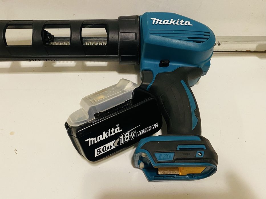Makita pistol de silicon