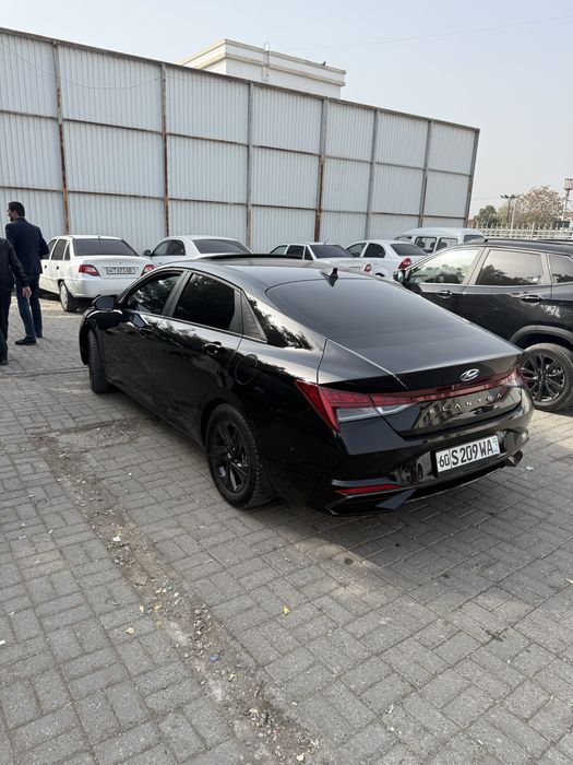 Hyundai Elantra 1.6 сотилади