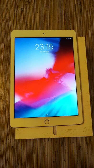 Apple Ipad, model A1893, impecabil, full box, alb, superpret
